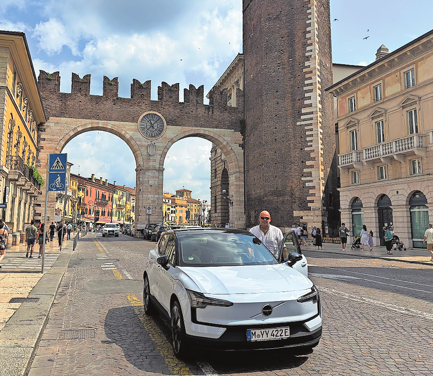 Gewinner testen Volvo EX30: Im Elektroauto über die Alpen