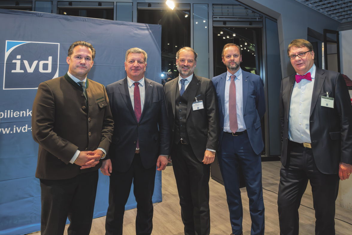 Der bayerische Bauminister Christian Bernreiter beim Neujahrsempfang des IVD Süd