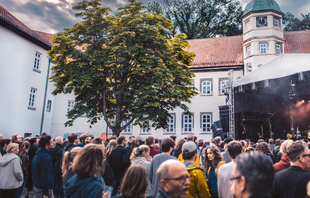 Unser Aller Festival 2023: Kunterbunte Kulturmischung mit hochkarätigen Stars