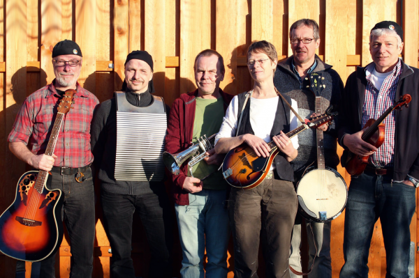 Unbändige Spielfreude:  Irish Folk Band Letterfrack beim Kulturfrühstück in der Begegnungsstätte Brücke