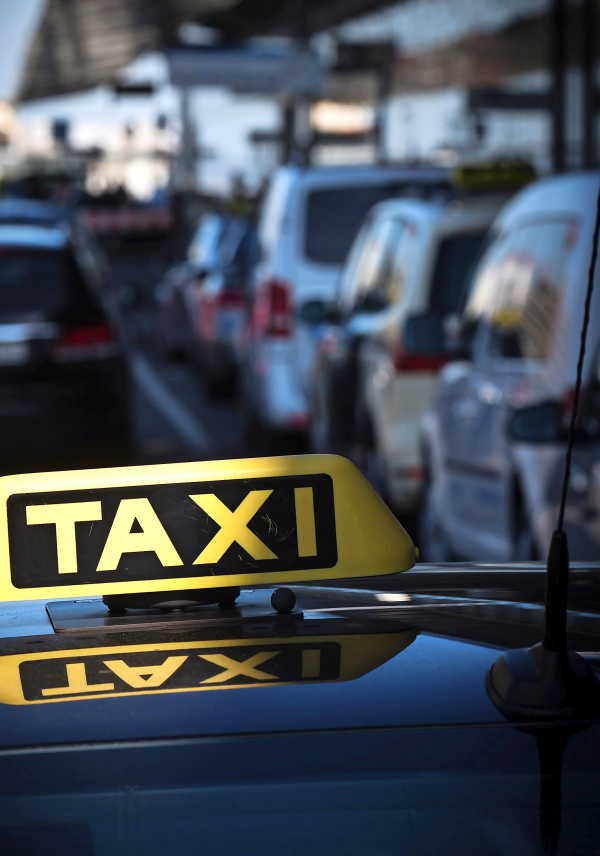 Zum Flughafen, bitte!