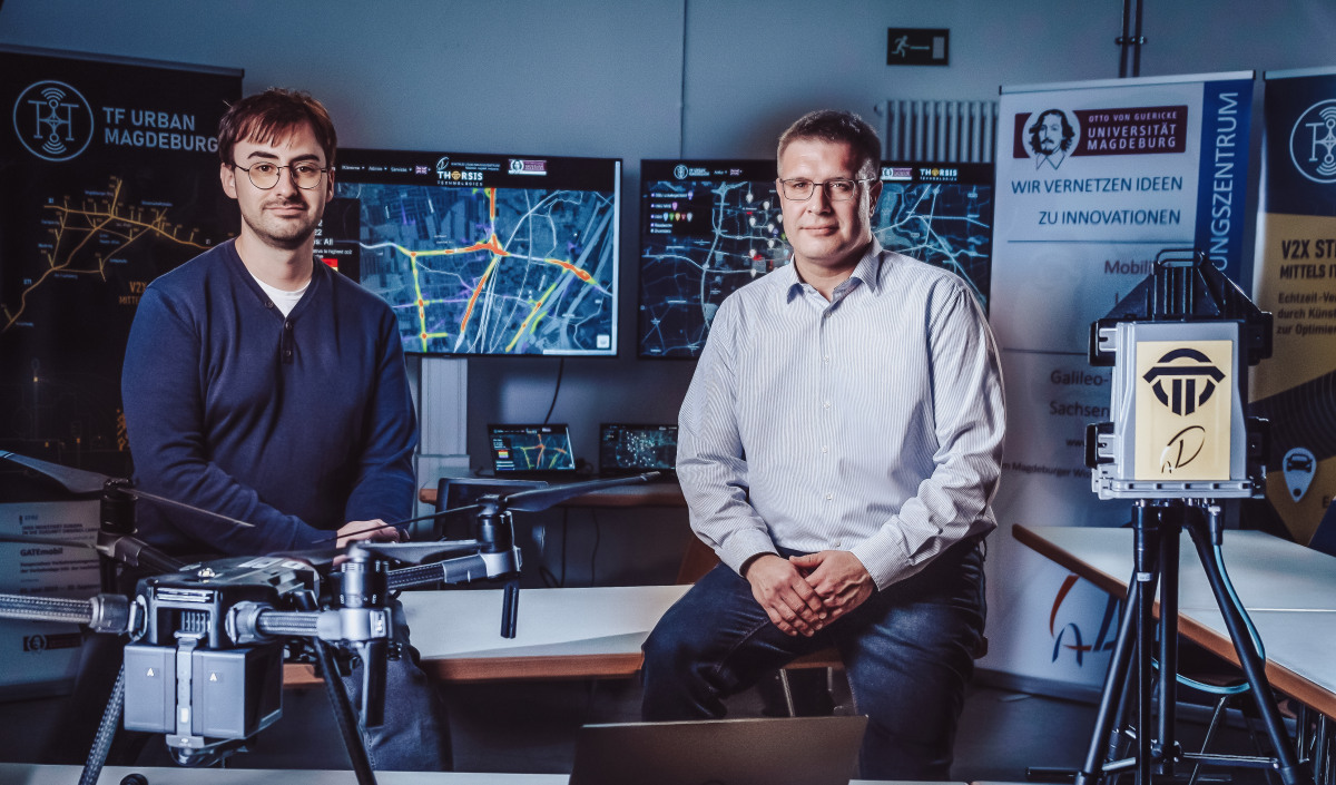 Flinke Rechner machen den Verkehr flüssiger, so Andreas Müller und Jan Klemme von der Magdeburger Testfeldumgebung Galileo