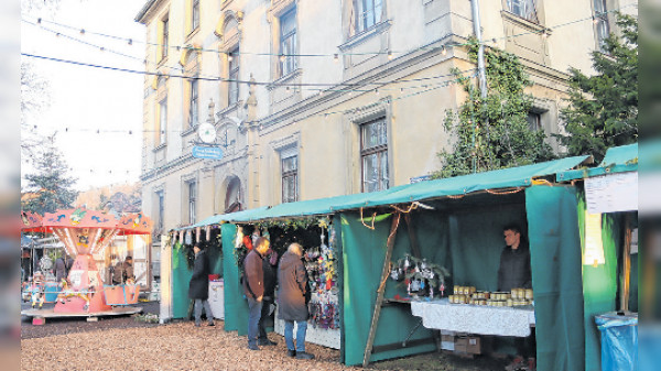 Adventmarkt in Scheinfeld: Nikolaus, Kunsthandwerk, Musik und Weihnachtsverlosung