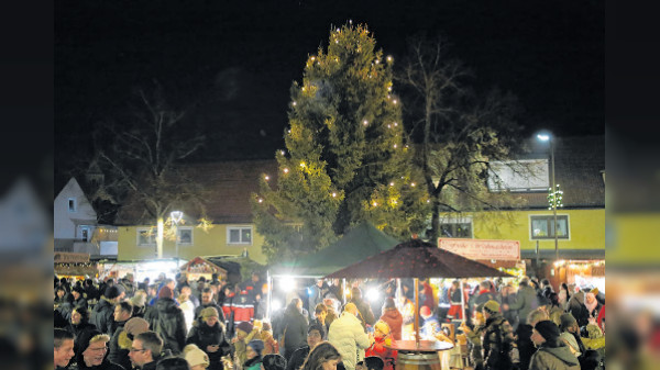 Vielseitig, feurig und musikalisch beim Neuendettelsauer Weihnachtsmarkt