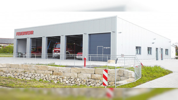 Einweihung des neuen Feuerwehr-Gerätehauses in Sachsen b. Ansbach