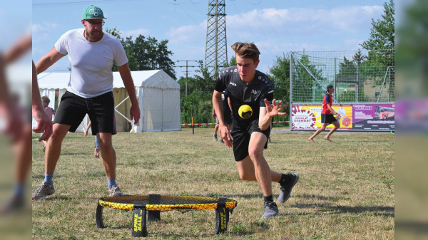 Sportplatzfest in Neusitz: Beachvolleyball, Klettern und Sommerbiathlon