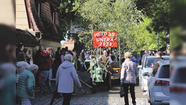 Bunter Kirchweihumzug in Virnsberg als Höhepunkt