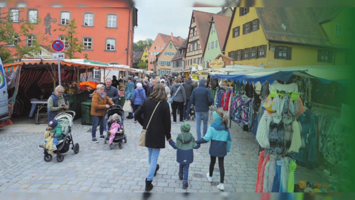 Buntes Programm beim Martini-Jahrmarkt in Dinkelsbühl