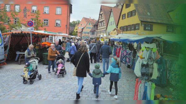 Buntes Programm beim Martini-Jahrmarkt in Dinkelsbühl