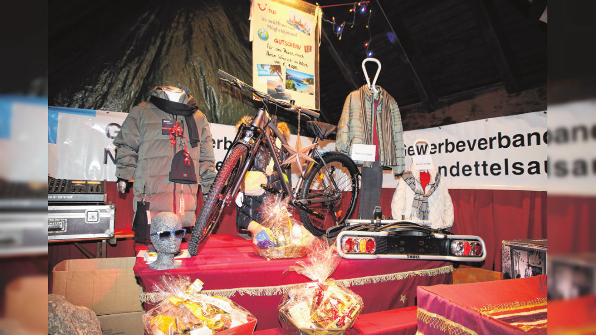 Weihnachtsmarkt in Neuendettelsau: Große Verlosung sorgte für viel Spannung und glückliche Gewinner