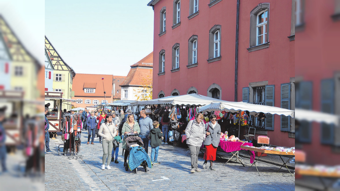 Der Ursula-Markt lädt zum Bummel nach Dinkelsbühl