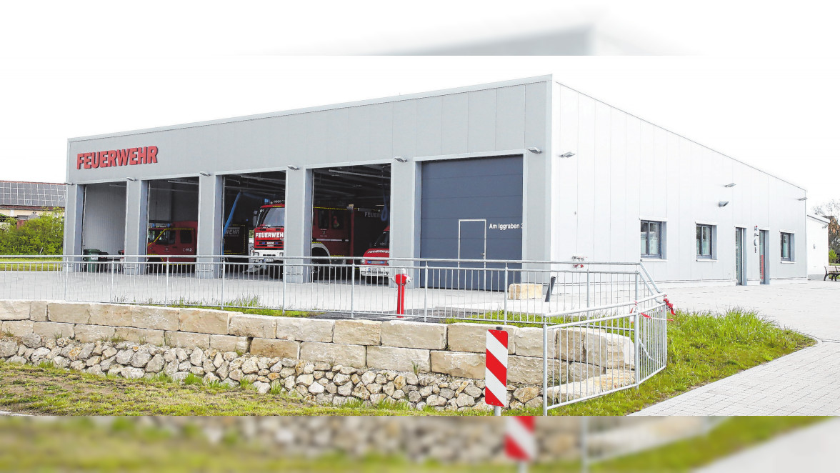 Einweihung des neuen Feuerwehr-Gerätehauses in Sachsen b. Ansbach