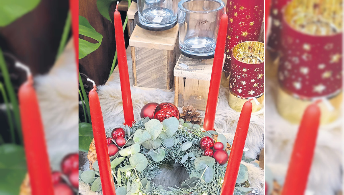 Präsentation weihnachtlicher Dekorationen im Herkules Einkaufscenter, Schlüchtern, am 19. November