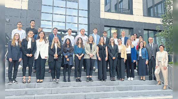22 junge Anwärterinnen und Anwärter starten in Ausbildung und Studium beim Finanzamt Fulda