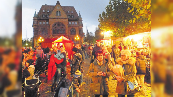 Kein Umzug ohne Martinsmarkt in Hünfeld