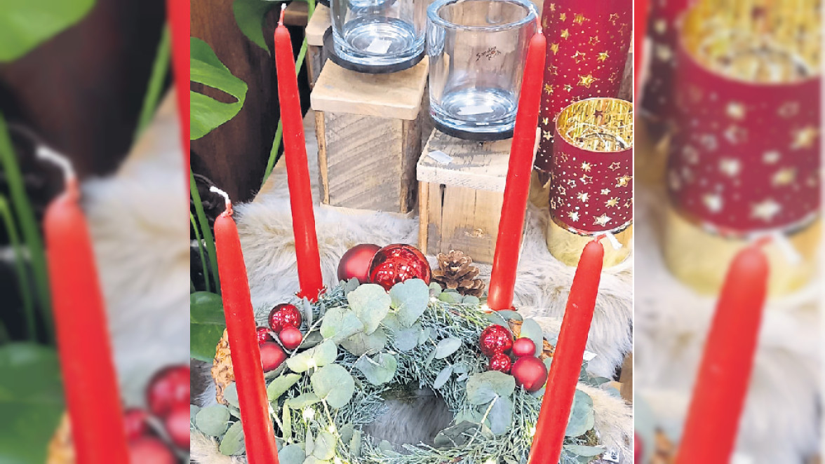 Präsentation weihnachtlicher Dekorationen im Herkules Einkaufscenter, Schlüchtern, am 19. November