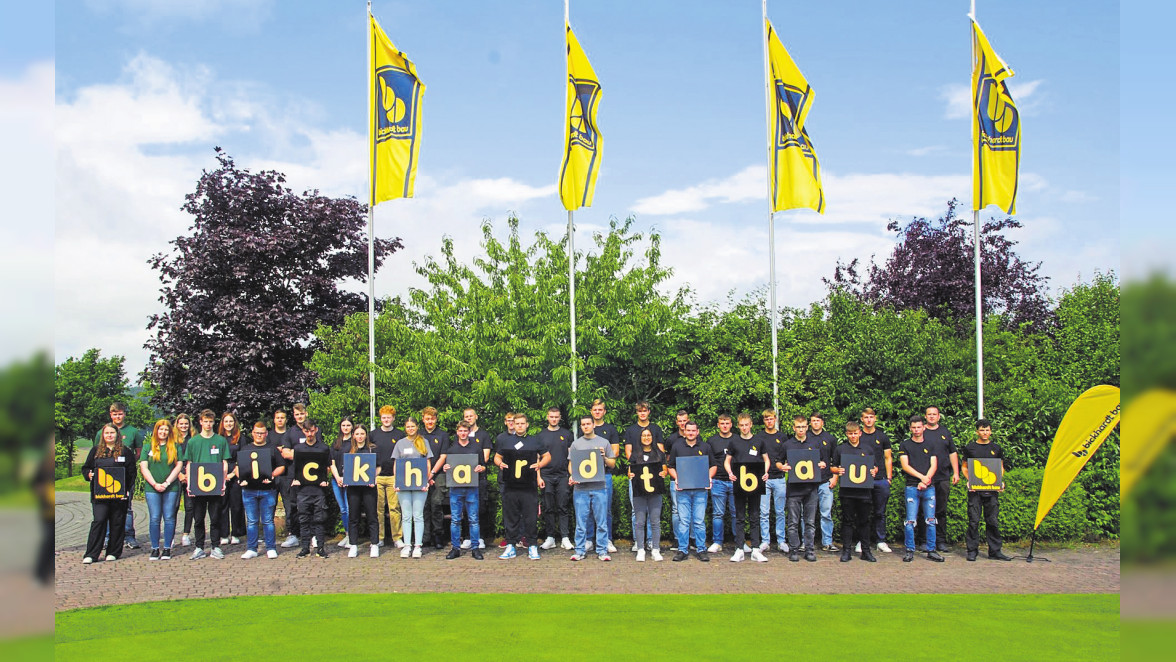 53 neue Auszubildende, duale Studenten und Jahrespraktikanten bei Bickhardt Bau in Kirchheim