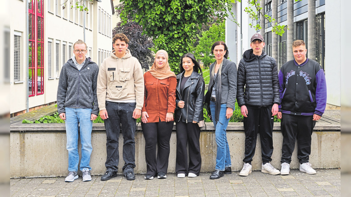 Konrad-Zuse-Schule in Hünfeld: 491 glückliche Gesichter in der Haunestadt