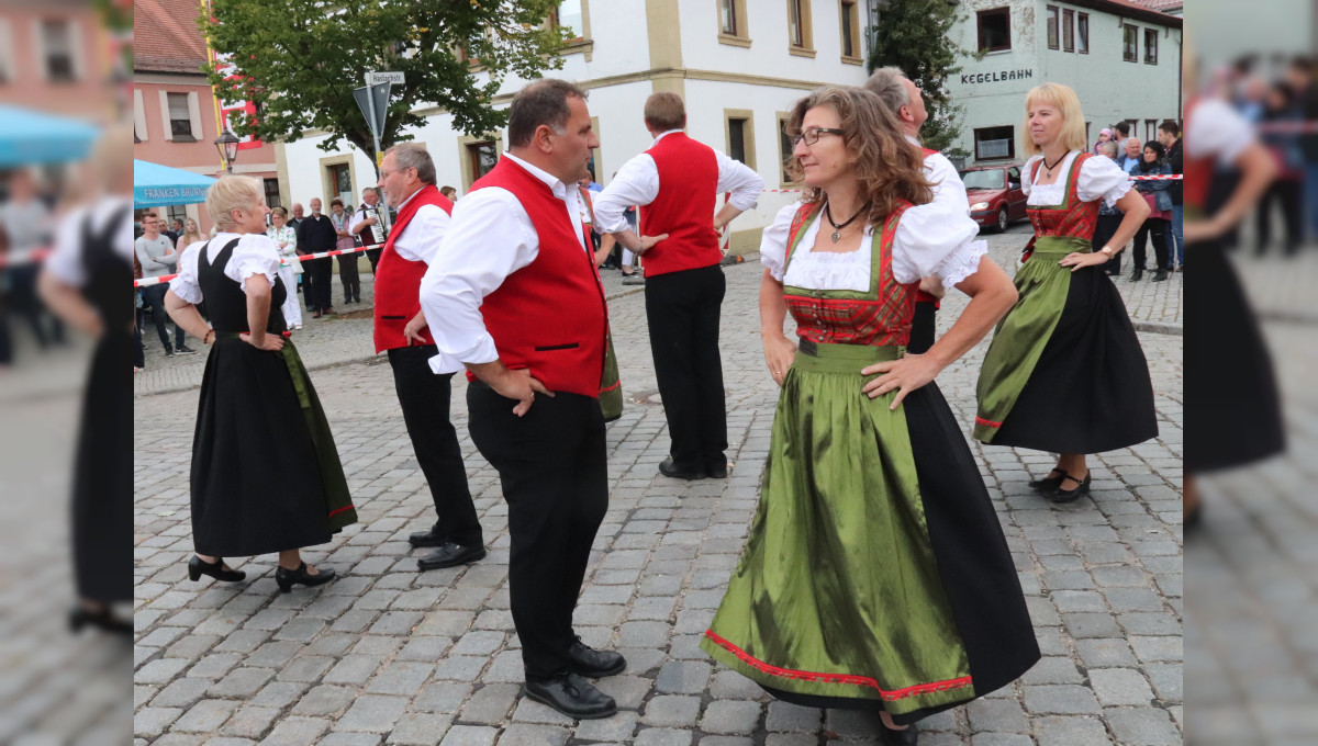 Kirchweih Burghaslach 2022 mit der fränkischen Partyband Dochrinna und Weißwurstfrühschoppen 