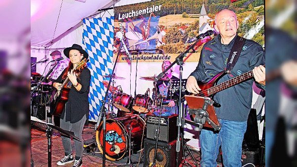 Leuchsentaler Heimatfest: Musik, Oldtimer und Tanz in den Mai