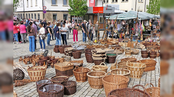 Korb- und Weinmarkt in Sand am Main