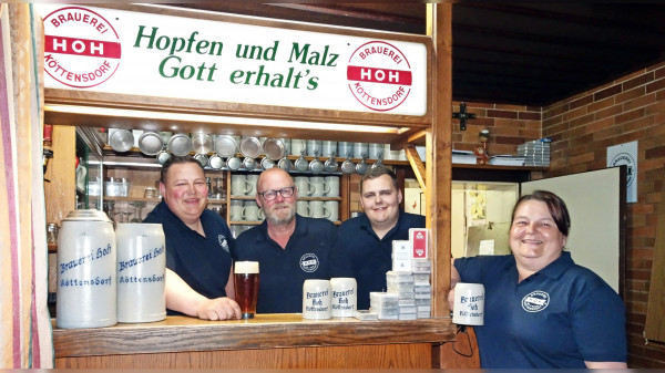 Feierlaune bei der Kultbrauerei Hoh in Köttensdorf