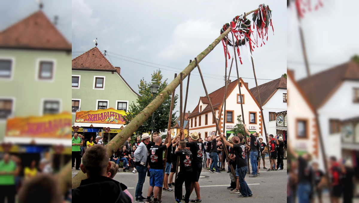 Kirchweih Mühlhausen 2022 mit der Karpfenkönigin Svenja I und fränkischer Partyband Querbeet