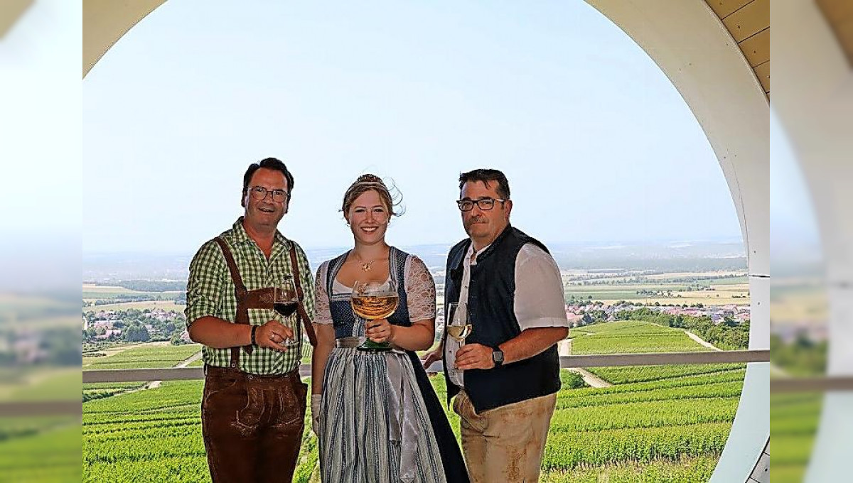 Rödelseer Weinfest 2022 auf Schloss Crailsheim: Ein hervorragendes Angebot an Speisen und tolle Musik-Kapellen machen den Besuch zu einem Muss