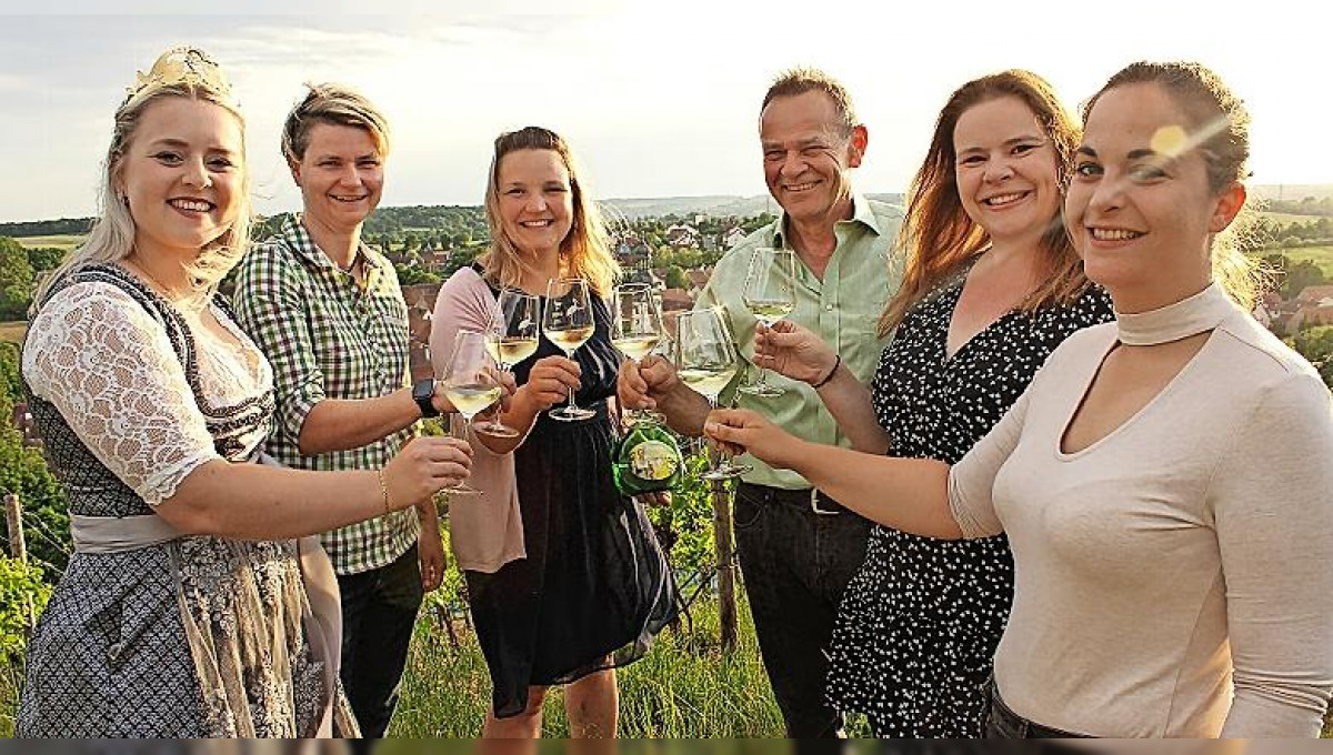  26. Sickershäuser Straßenweinfest mit der Party-Band Frankenbengel und Weinprinzessin Sophia I. 