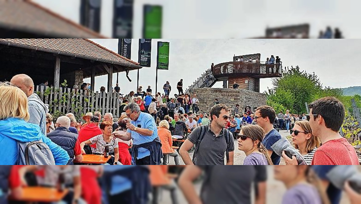 Hardthüttenfest Großlangheim 2022 mit fränkischem Bocksbeutelturm