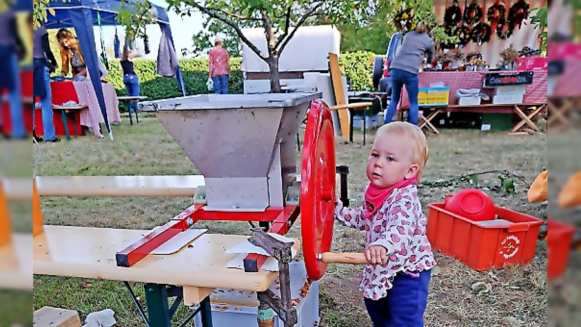 Schwarzach-Schmeilsdorf: Der Apfel lebe hoch!