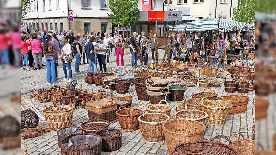Korb- und Weinmarkt in Sand am Main