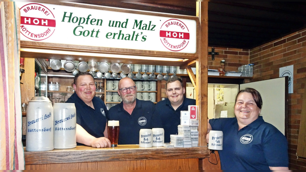Feierlaune bei der Kultbrauerei Hoh in Köttensdorf