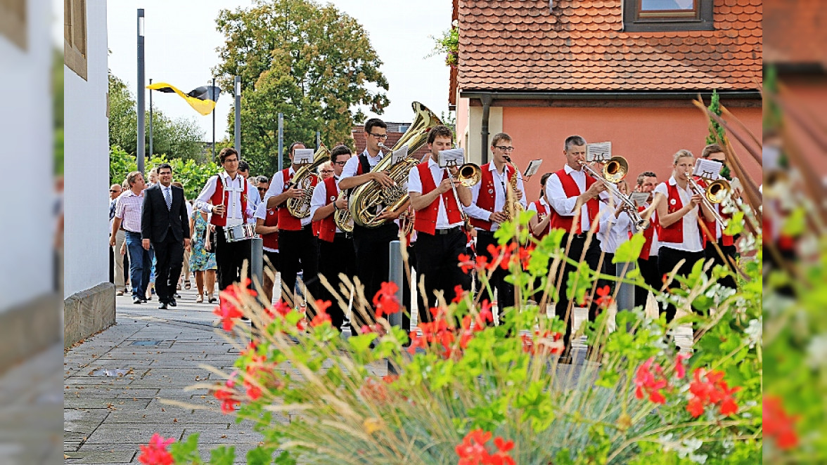 Kirchweih Gundelsheim 2022 mit Fahrgeschäften und der Band Lucky & The Heartbreakers 