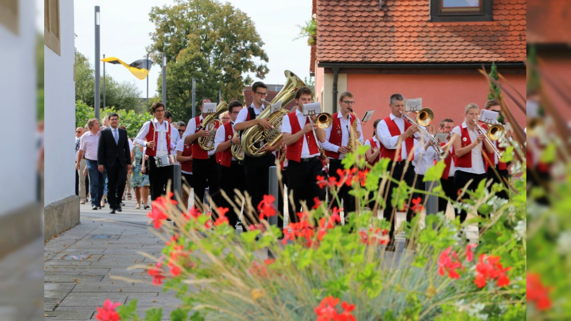 Kirchweih Gundelsheim 2022 mit Krapfen und der Rockband Lucky & The Heartbreakers