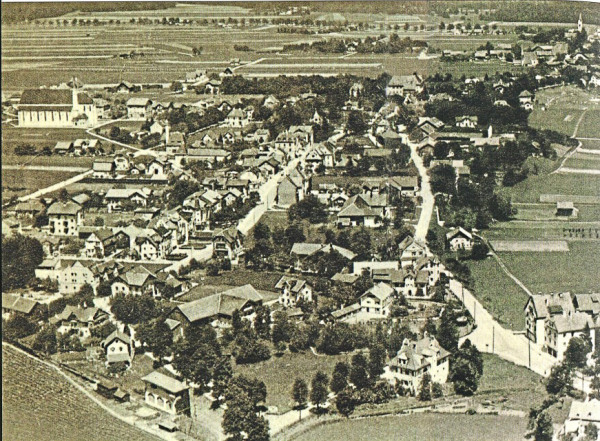 Freilassing um 1930 - also rund sieben Jahre nach der Umbenennung - mit Lindenstraße, Hauptstraße und Ludwig-Zeller-Straße. Rechts oben im Eck ist die Marienkirche von Salzburghofen zu sehen.