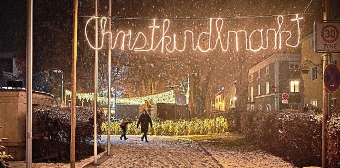 Der Christkindlmarkt im Laufener Stadtpark. Foto: Matthias Lill