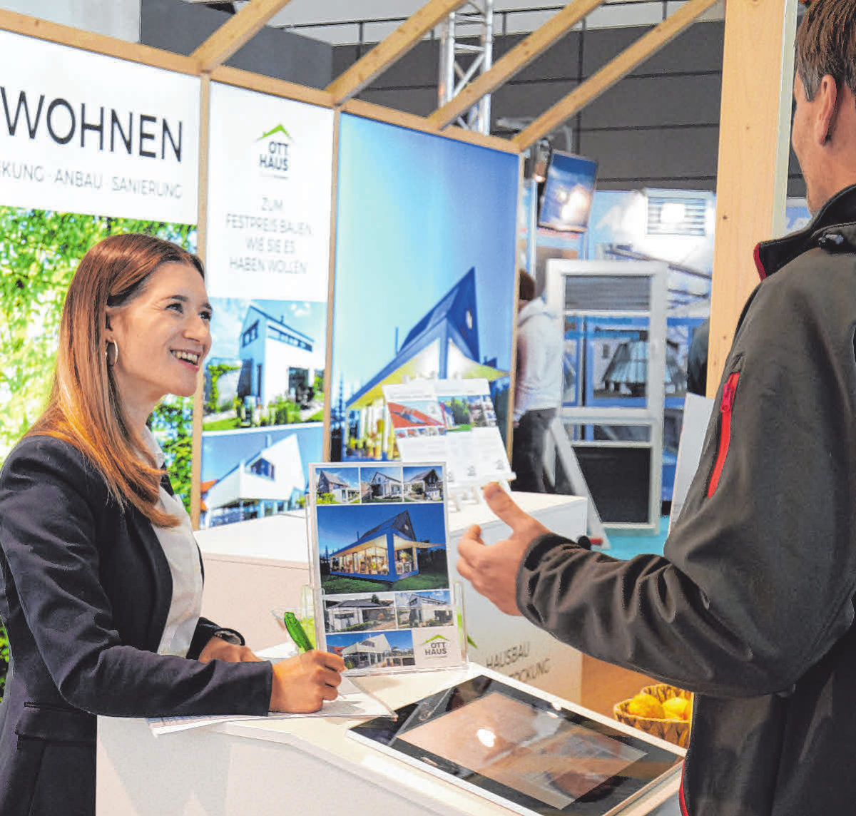 Baumesse Ravensburg: Von Solarheizungen über Photovoltaik bis hin zu Holz-Fertighäusern