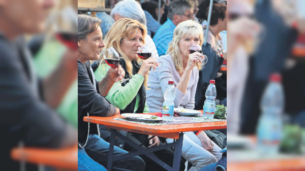 Das Erdmannhäuser Weindorf lädt zum Genießen ein