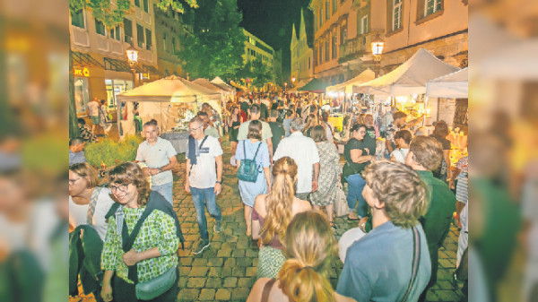 „Esslingen funkelt“ in der Innenstadt: Stimmungsvolles Shoppingerlebnis