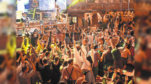 Cannstatter Volskfest in Stuttgart: Jetzt geht es wieder rund