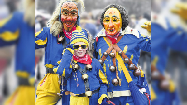 Fasnet in Kornwestheim: Garbenstrickle und Früchtle