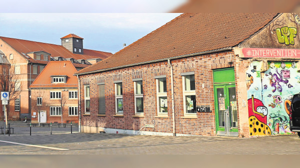 Ein Holzhaus als Weihnachtsgeschenk