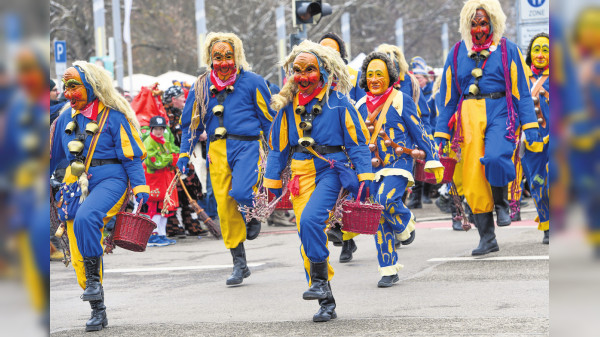 Schwäbisch-alemannische Fasnet In Kornwestheim: Garbenstrickle und Früchtle