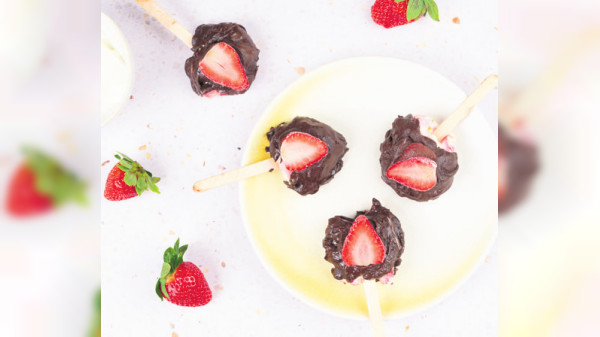 Erdbeer-Joghurt-Eis am Stiel