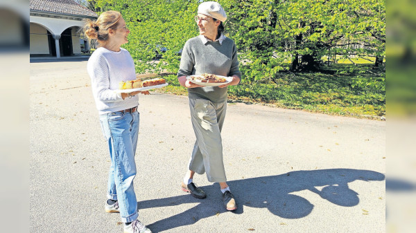 Café Kränzchen in Steinhaldenfeld – zweite Saisonstart: Das Goldgeschirr wird zum Gesprächsstoff