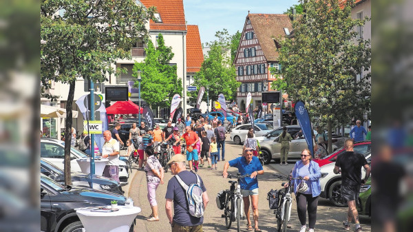 Auto- und Zweiradmesse „Ditzingen Mobil": Flanieren durch die Innenstadt