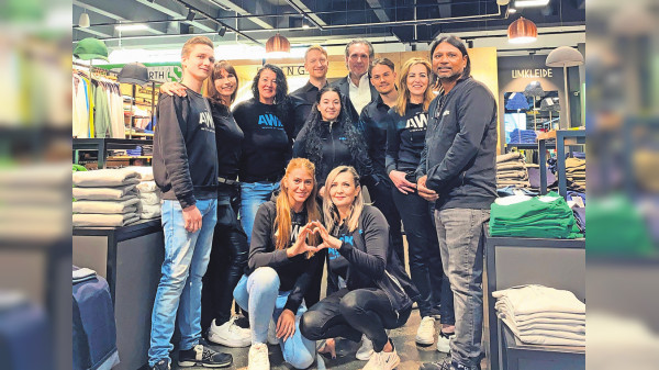 Funktionale Berufs- und Freizeitkleidung für alle in der AWK WORLD OF WORK