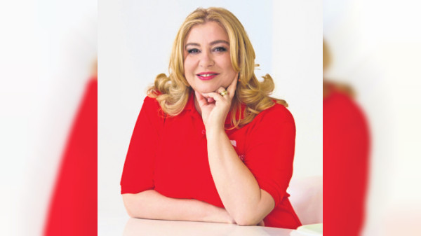 Zahnärztin Madalina Simon: Zahnersatz ohne Wartezeit