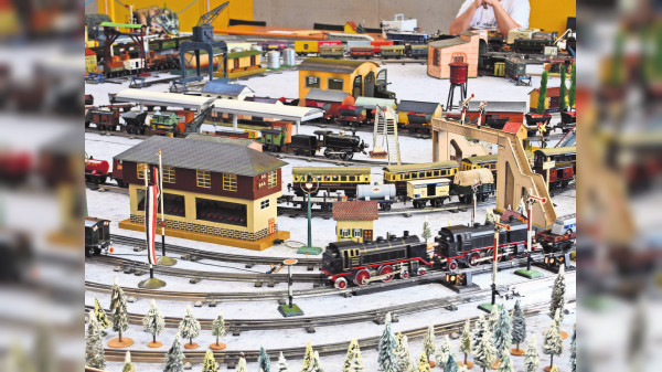 Vaihinger Weihnachtsmarkt: Eisenbahn in Miniatur